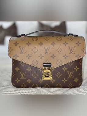 Louis Vuitton Pochette Métis (Monogram Reverse)